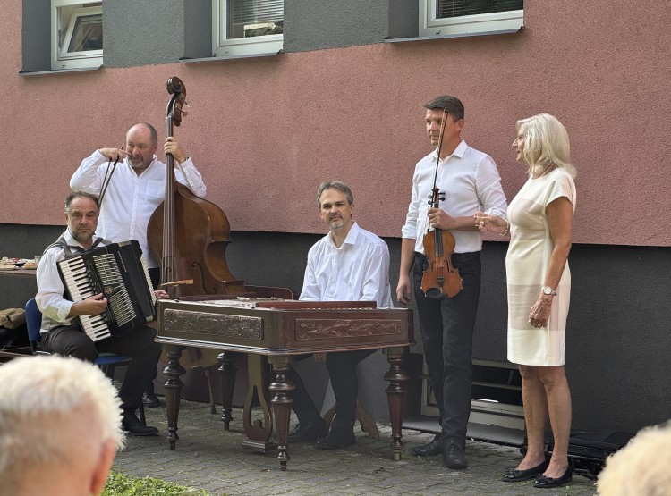 Klienti si opět užili zahradní slavnost