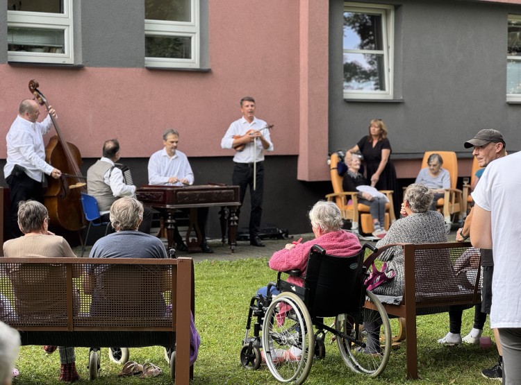 Klienti si opět užili zahradní slavnost