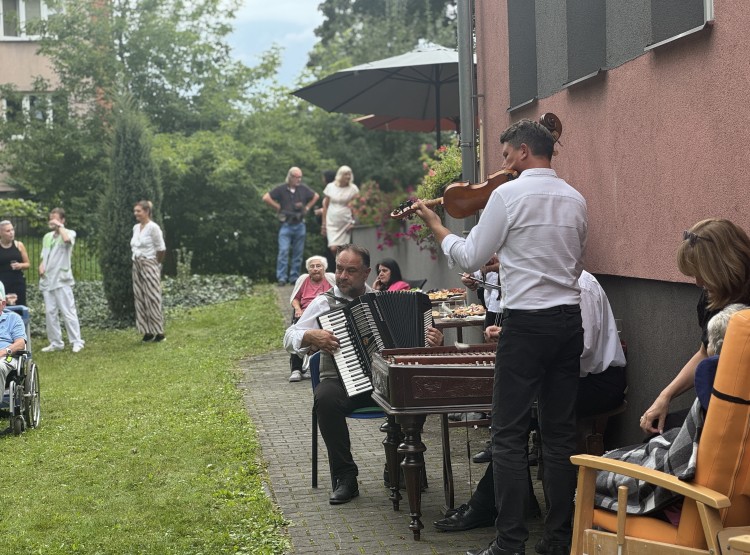 Klienti si opět užili zahradní slavnost