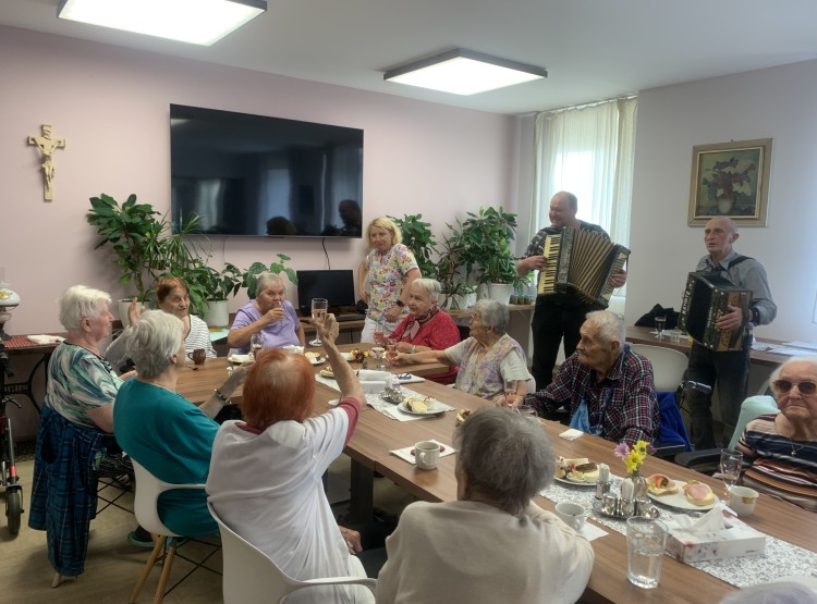 Narozeninová oslava v Centru sociálních služeb Emausy