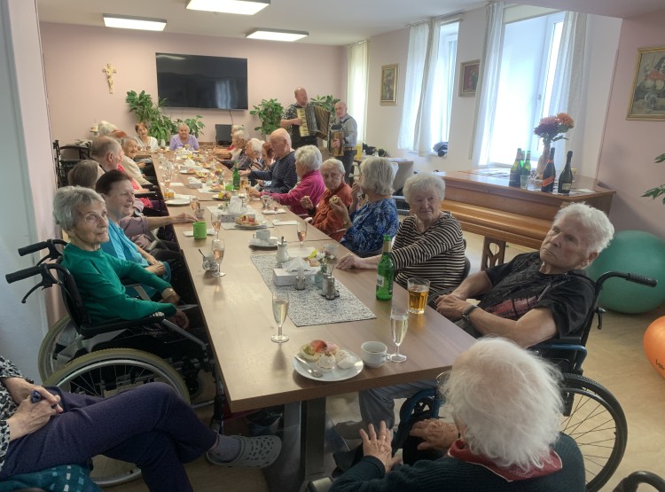 Narozeninová oslava v Centru sociálních služeb Emausy