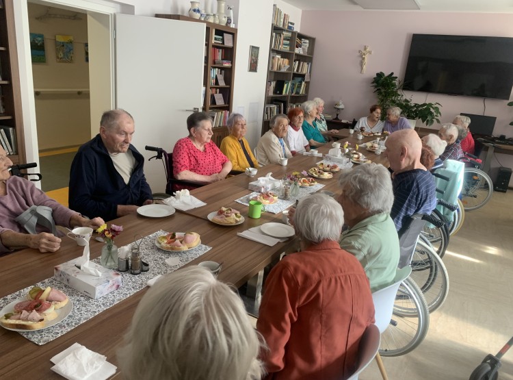 Narozeninová oslava v Centru sociálních služeb Emausy