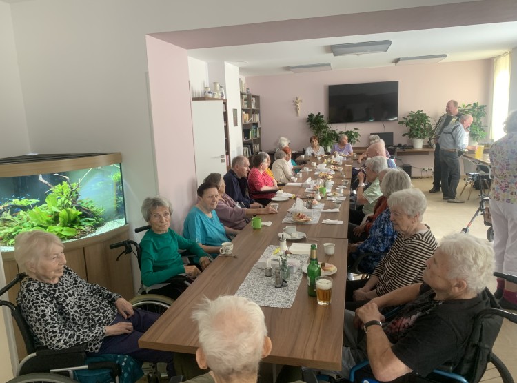 Narozeninová oslava v Centru sociálních služeb Emausy