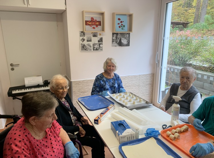 Pečení skořicových šneků