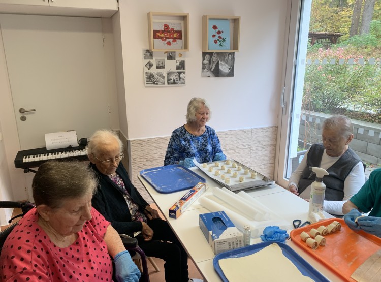 Pečení skořicových šneků