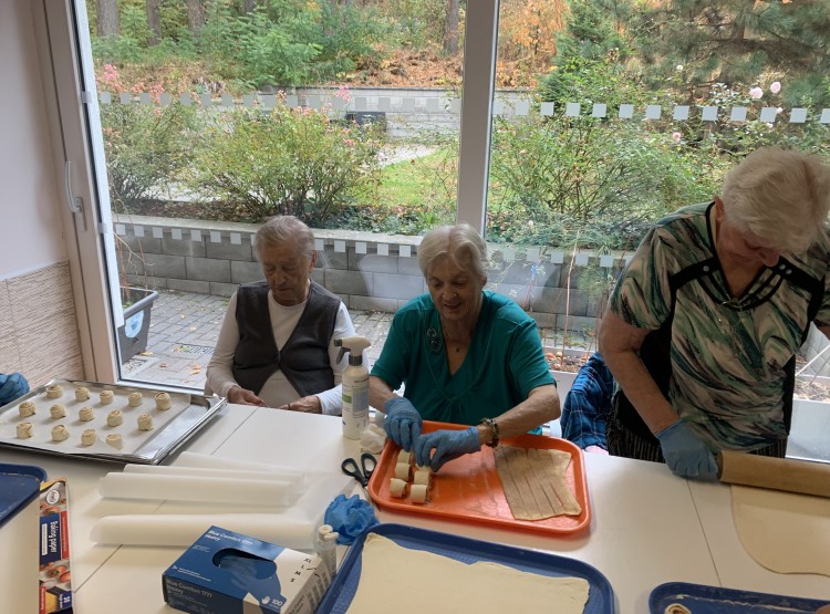 Pečení skořicových šneků