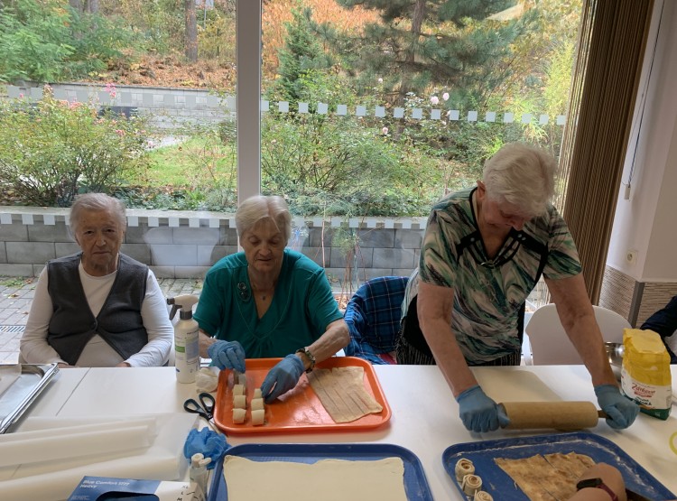 Pečení skořicových šneků