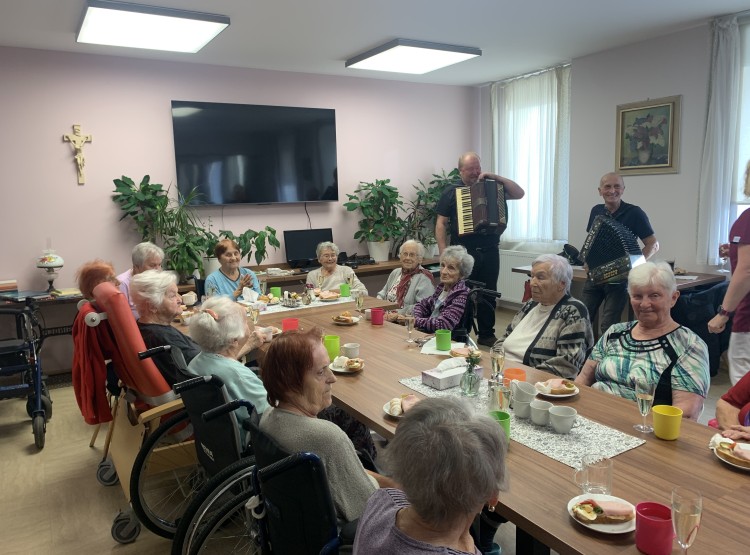 Narozeninová oslava paní Ludmily