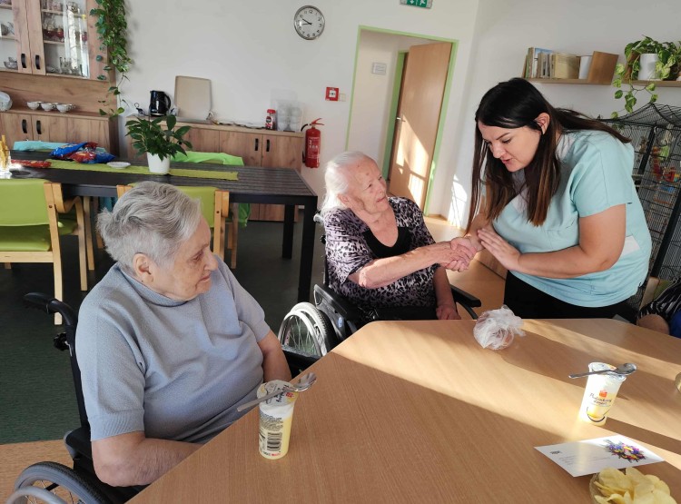 Oslava narozenin paní Aničky a Bedřišky