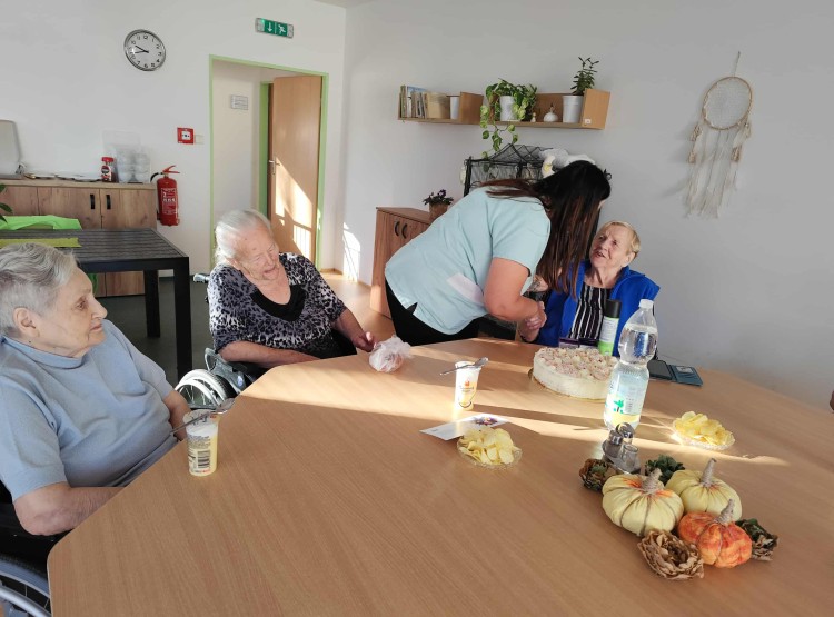 Oslava narozenin paní Aničky a Bedřišky