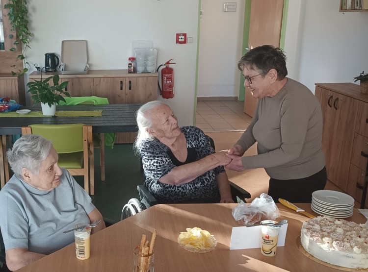 Oslava narozenin paní Aničky a Bedřišky