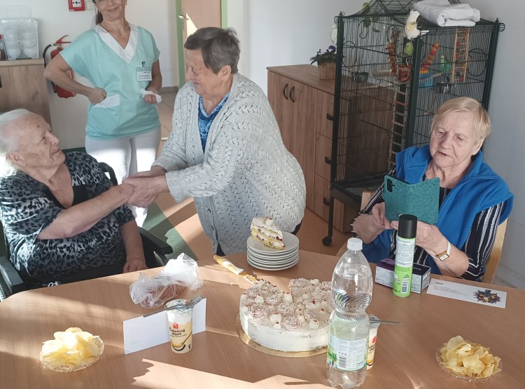 Oslava narozenin paní Aničky a Bedřišky