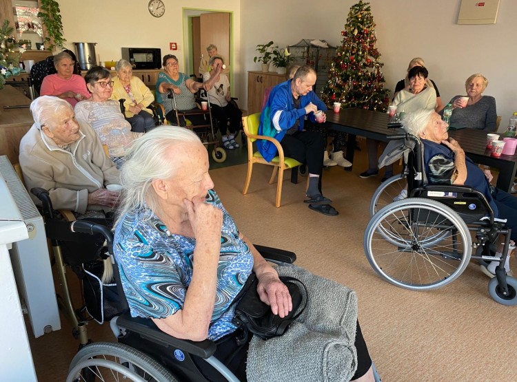 Odpoledne při punči a harmonice