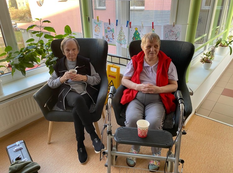 Odpoledne při punči a harmonice