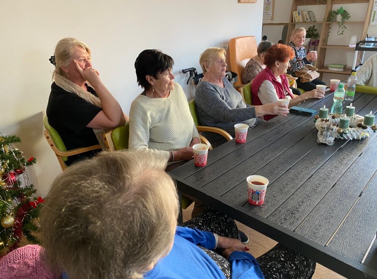 Odpoledne při punči a harmonice