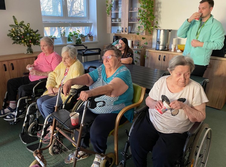 Odpoledne při punči a harmonice