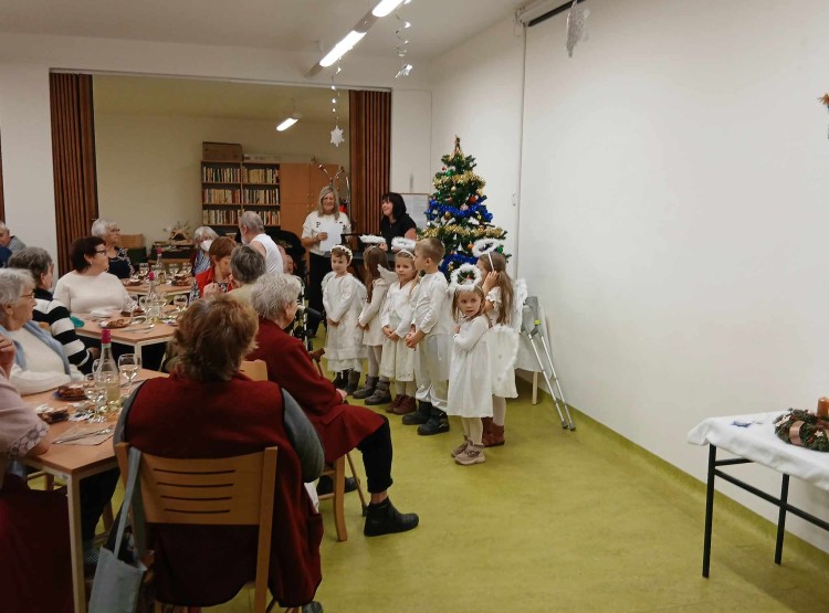 Ohlédnutí za vánočním setkáním v DPS Dačice