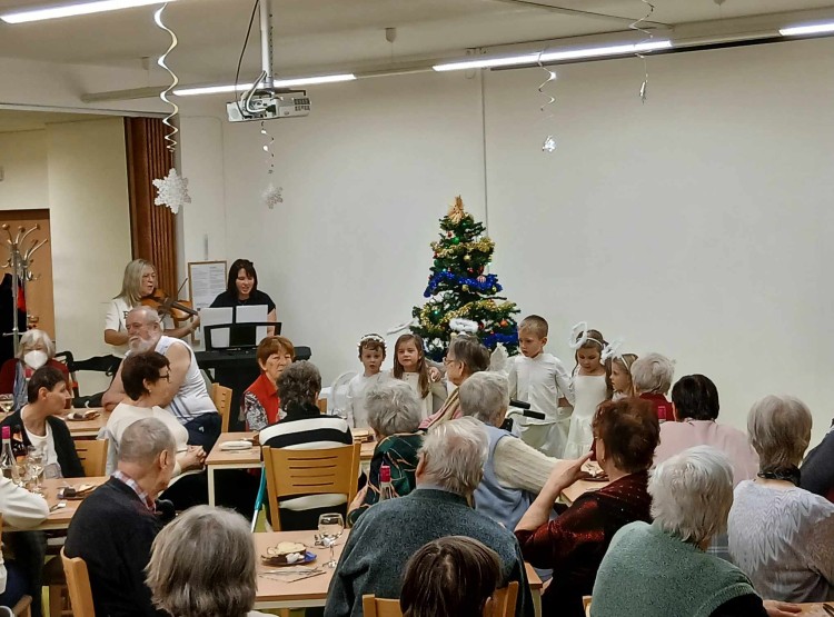 Ohlédnutí za vánočním setkáním v DPS Dačice