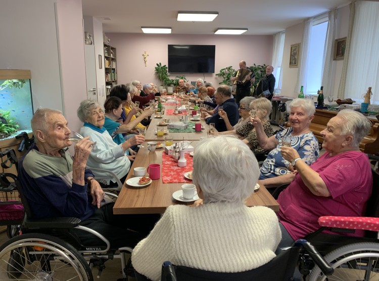 Narozeninová oslava v Centru sociálních služeb Emausy