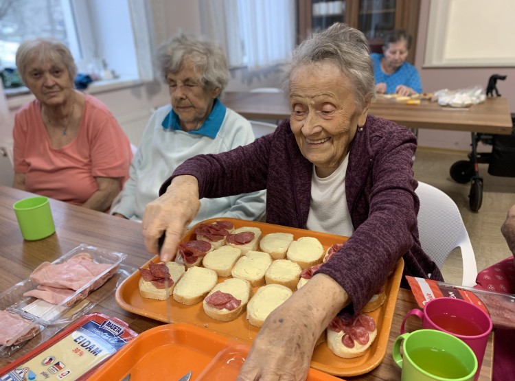 Narozeninová oslava v Centru sociálních služeb Emausy