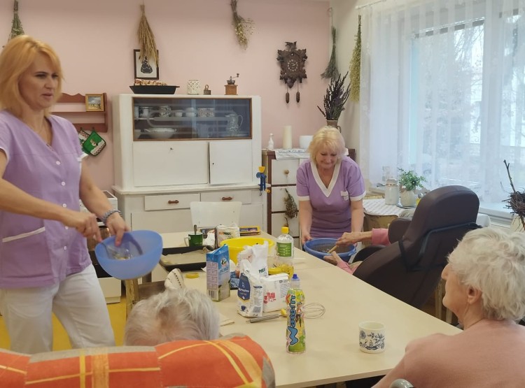 Pečení perníku a práce se smyslovými kartami