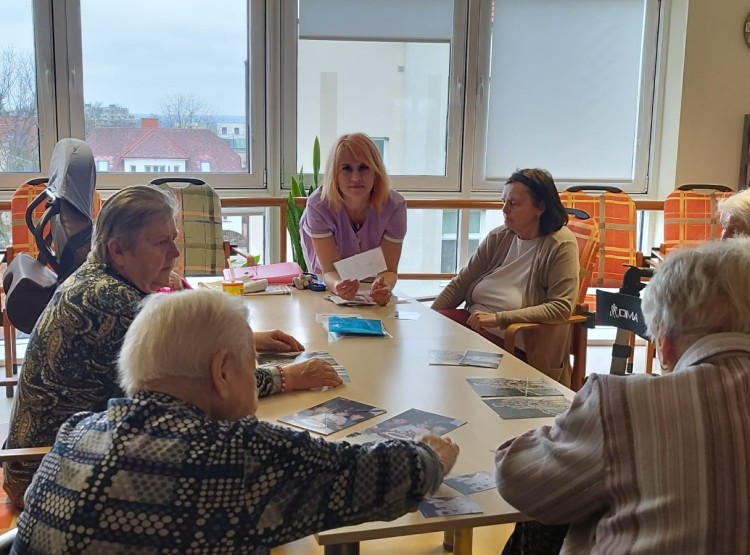 Pečení perníku a práce se smyslovými kartami