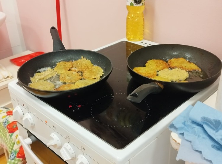 Smyslová aktivizace: Pečení bramboráků