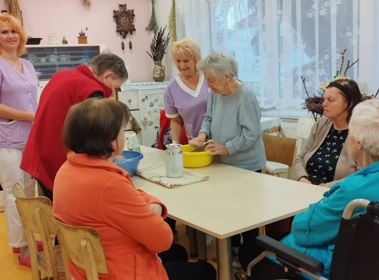 Smyslová aktivizace: Pečení bramboráků