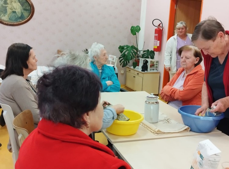 Smyslová aktivizace: Pečení bramboráků