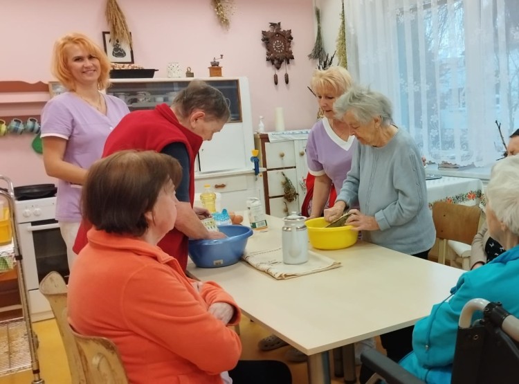 Smyslová aktivizace: Pečení bramboráků