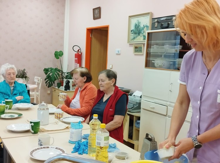 Smyslová aktivizace: Pečení bramboráků