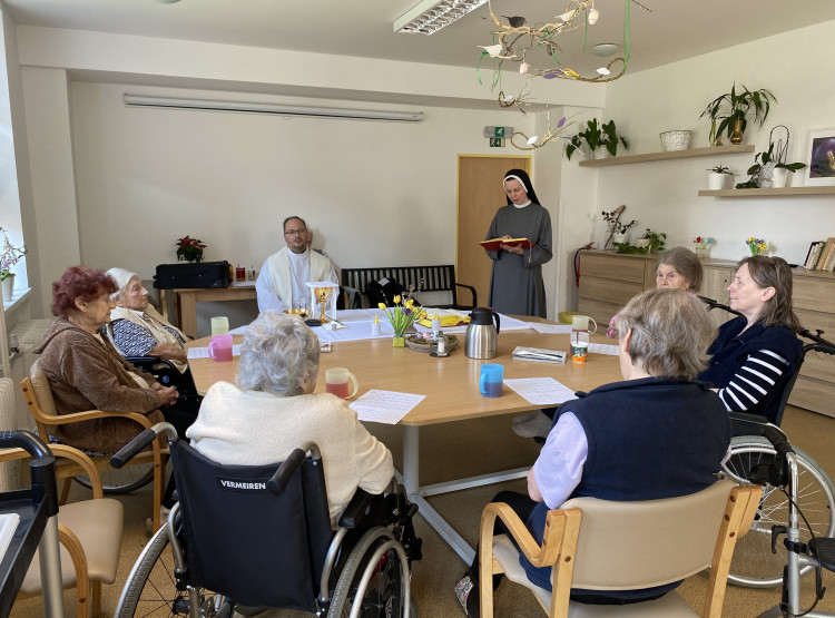 Velikonoční mše s farářem Janem Jurečkou a sestrou Františkou