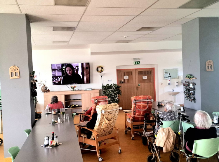 Filmová kavárna s oblíbenou komedií